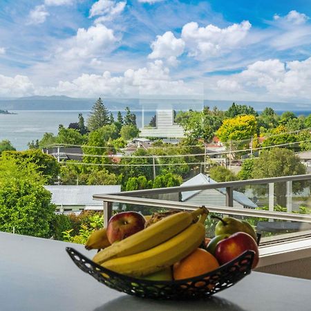 Ngaio Views - Lake Taupo Holiday Home Luaran gambar