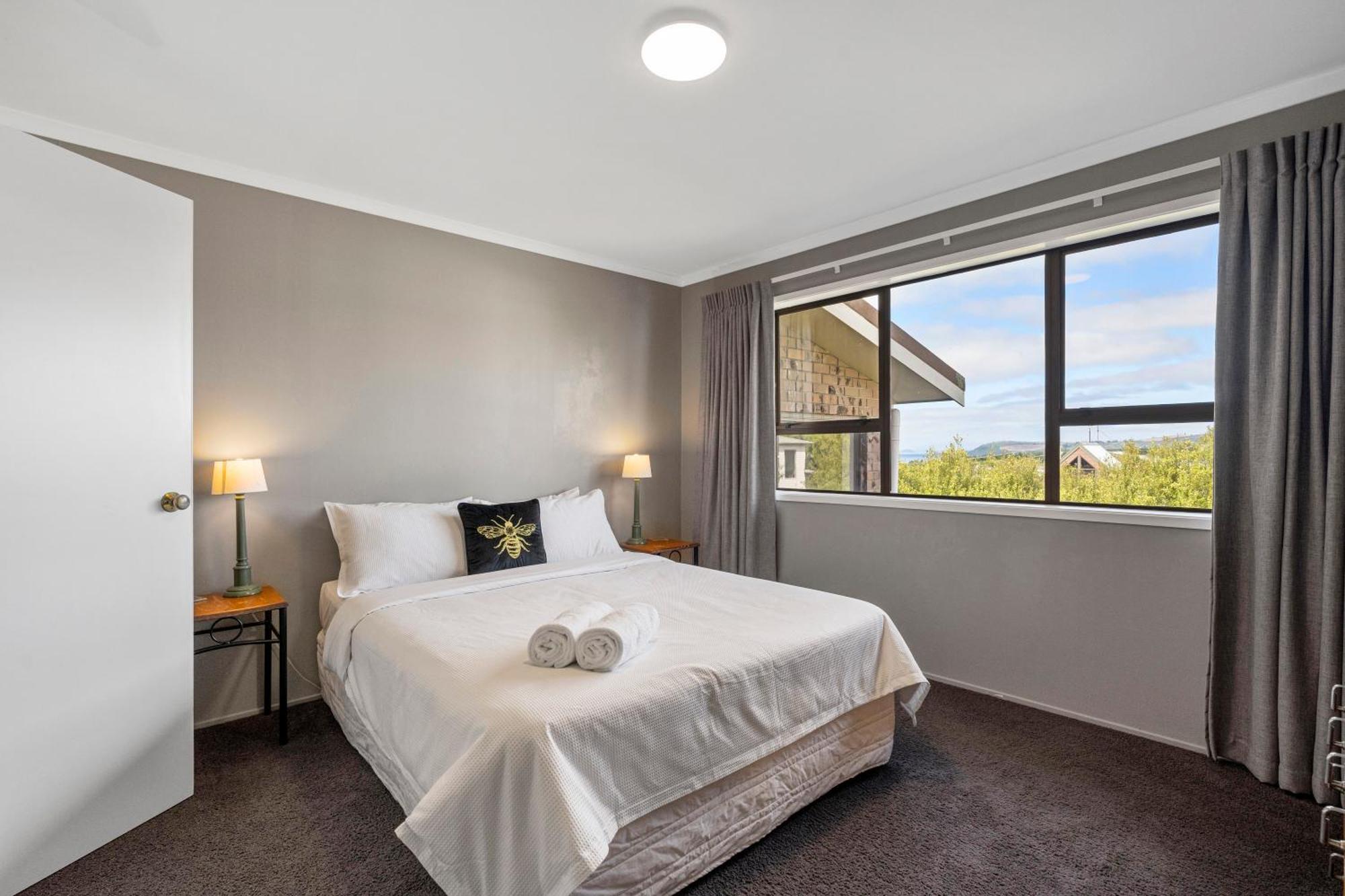 Ngaio Views - Lake Taupo Holiday Home Luaran gambar