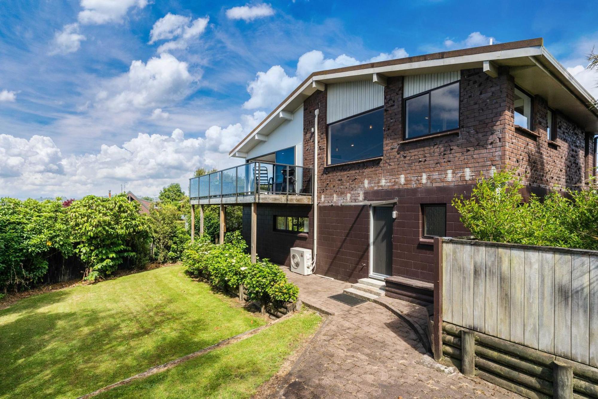 Ngaio Views - Lake Taupo Holiday Home Luaran gambar