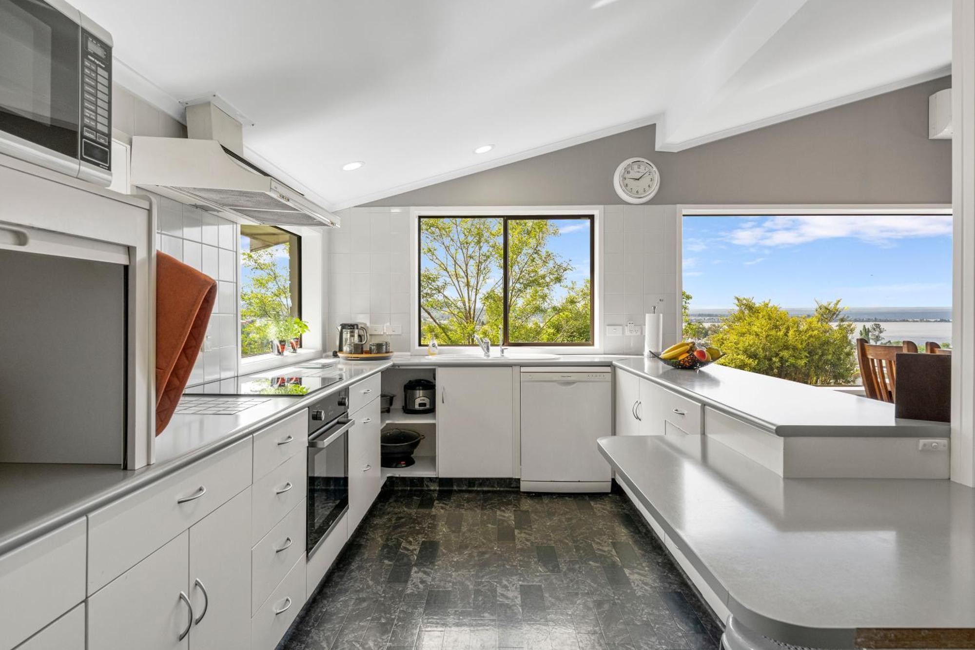 Ngaio Views - Lake Taupo Holiday Home Luaran gambar